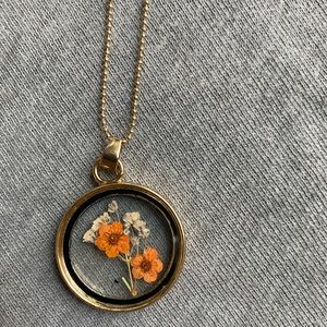 !!!! 4 FOR $25!!!!! Flower necklace